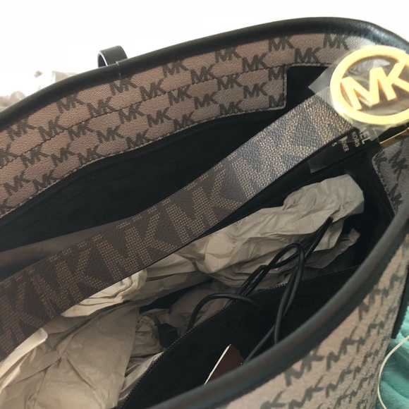 ✨🛍🎀Micheal Kors Belt🎀🛍✨ - Picture 3 of 4